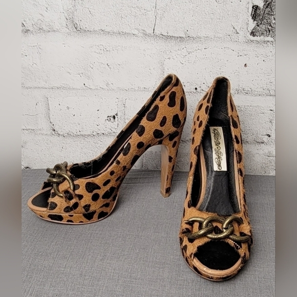 NAUGHTY Monday Faux Fur Leppard Print Peep Toe Platform Heel with Chain … - Picture 3 of 11